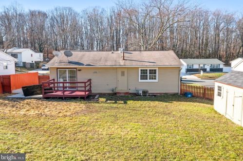 13125 Haddock Rd, Woodbridge VA  22193-5247 exterior