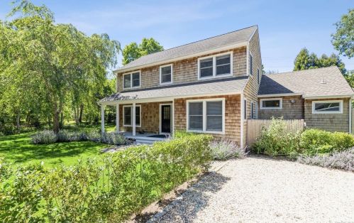 18 2nd Ave, East Hampton, NY 11937-3233