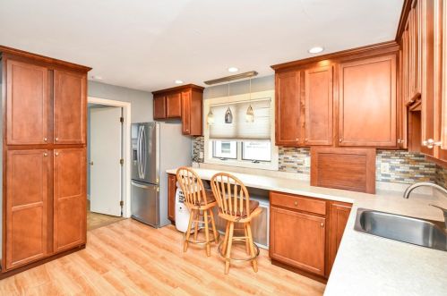 291 St, Dedham MA 02026-2044 exterior