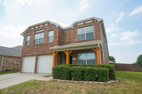 8600 Wagon Trl, Aubrey TX  76227-2216 exterior