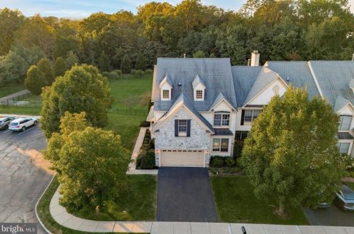81 Brownstone Dr, Norristown, PA 19401-2042