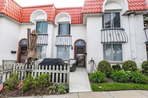 97 Alhambra Dr, Rockville Centre, NY 11572-5425