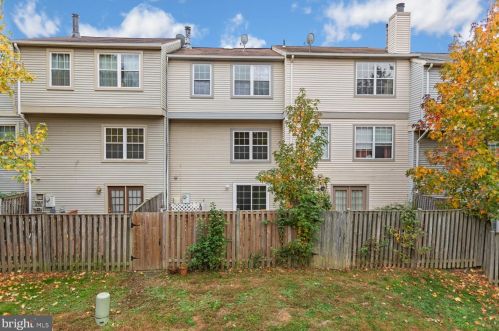5930 Annaberg Pl, Springfield VA  22015-2851 exterior