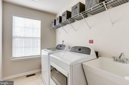 13495 Eagles Rest Dr, Leesburg VA 20176-5035 exterior