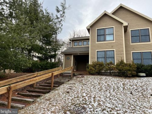 144 Pine Ct, Tannersville, PA 18372-9702