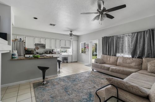 6501 Kenbridge St, Elk Grove CA  95758-6313 exterior