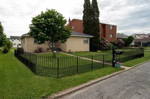 1747 Raymond Ave, Latrobe PA  15650-3040 exterior