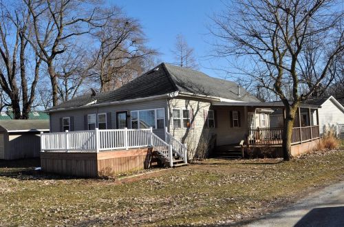 6558 Hauslers Ct, Bass Lake, IN 46534-9378