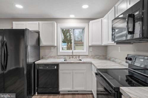 3 Liberty St, Harrington, DE 19952-1121