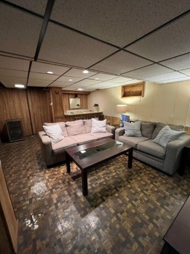 8040 Remington Dr, Pittsburgh PA  15237-6235 exterior