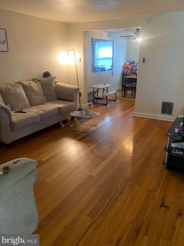 2112 Berryhill St, Harrisburg, PA 17104-2005