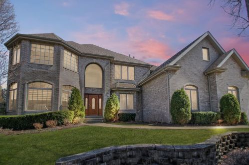 8561 Fair Oaks Ln, Dyer, IN 46373-9396
