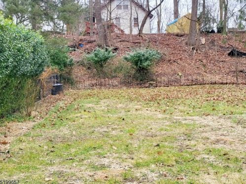 12 River Rd, Oakland NJ  07436-1929 exterior