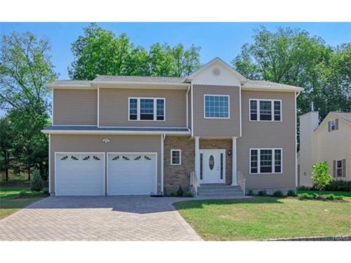 9 Terpak Ct, Garnerville, NY 10923-1267