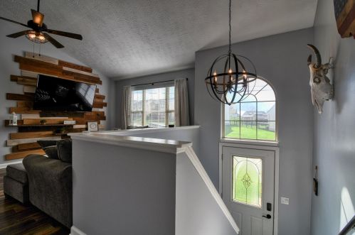1046 Shadowridge Dr, Covington, KY 41018-4019
