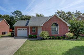309 Maple Park Dr, Clarksville, TN 37040-6071