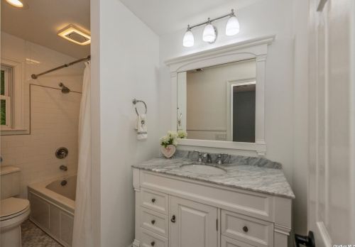 37 Kivy St, Huntington Station NY  11746-2044 exterior