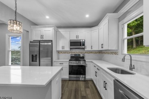 156 Barnert Ave, Paterson NJ  07512-1640 exterior