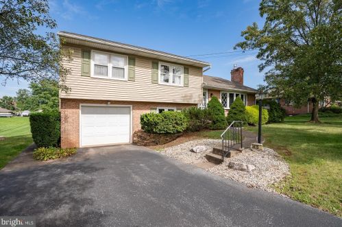 1415 Yoder Ave, Gilbertsville, PA 19525-9546