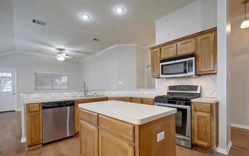 127 Hickory Ln, Georgetown TX  78633-4491 exterior