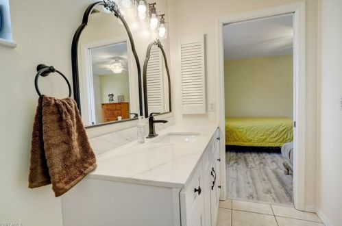 230 43rd Ter, Cape Coral FL  33904-8425 exterior