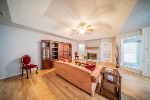 5244 Hill Ridge Dr, Fort Worth, TX 76135-1742