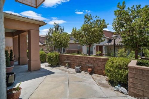 23813 Champer Ct, Santa Clarita, CA 91354-1860