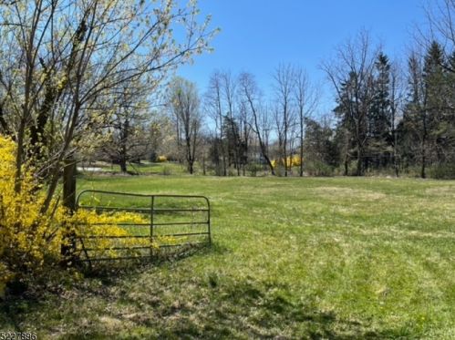 5 Pierson Ln, Oxford NJ  07863-3278 exterior