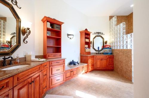 10218 Avonleigh Dr, Bonita Springs FL 34135-7059 exterior