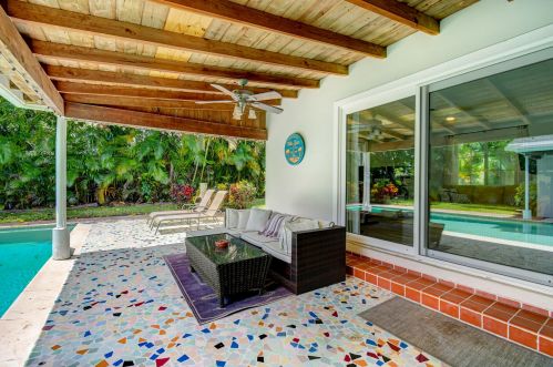 909 27th Ter, Boynton Beach FL  33435-7913 exterior