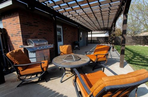 5128 Cliff Oaks Dr, Fort Worth TX  76179-2394 exterior