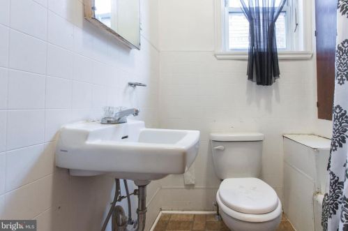 1815 Dudley St, Philadelphia PA 19145-2923 exterior