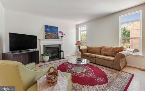 11 Broad Way, Lovettsville VA  20180-8608 exterior