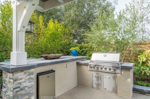 26173 Lone Rock Ct, Santa Clarita CA  91381-0647 exterior