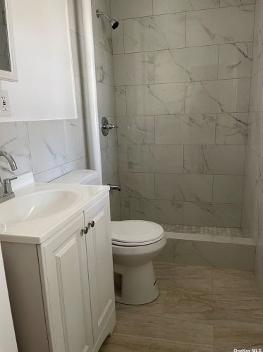 32 Bedford St, Wheatley Heights NY  11798-3904 exterior