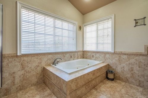 2828 Inyo Cir, Simi Valley CA 93063-2002 exterior