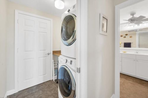 13105 Vanderbilt Dr, Naples FL  34110-6404 exterior