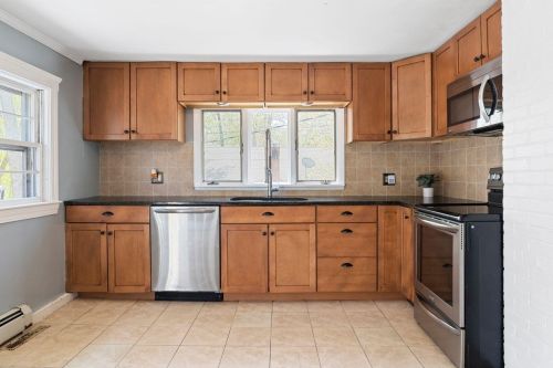 47 Great Pond Rd, Kingston NH  03848-3741 exterior