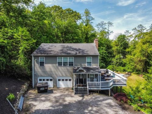 5 Bittersweet Dr, Gales Ferry, CT 06335-1002