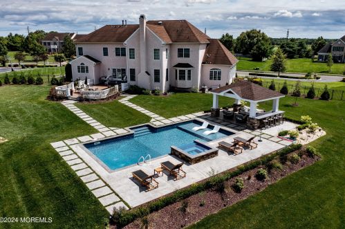 3 Equinox Ln, East Freehold NJ  07728-8652 exterior