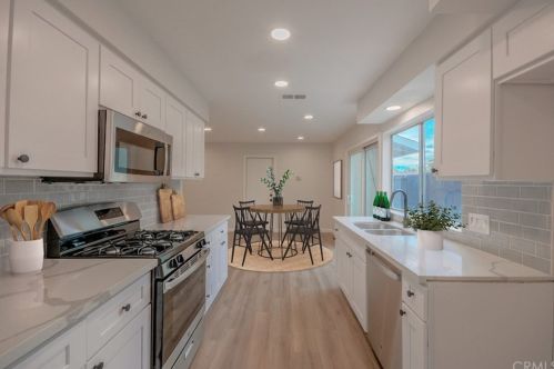 4625 La Paz Ln, Riverside, CA 92501-2053