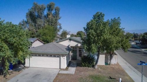 702 River Edge Ave, Porterville, CA 93257-7804