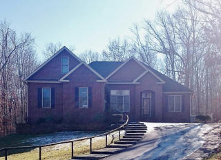 562 Forest Dr, Crossville, TN 38555-8841