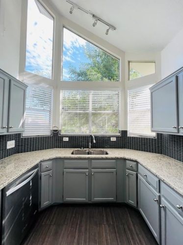 2102 Castle View Dr, Austin TX  78728-5437 exterior