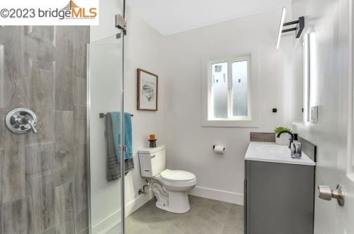 950 39 St, Oakland CA 94608-3899 exterior