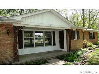 25 Jackie Cir, Rochester, NY 14612-3605
