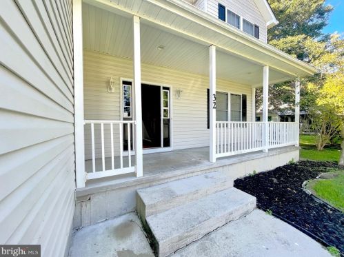 32 Pin Oak Dr, Dover DE  19904-2373 exterior