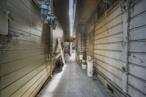 4712 International Blvd, Oakland CA  94601-5239 exterior