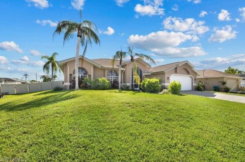 201 4th Pl, Cape Coral FL  33990-1042 exterior