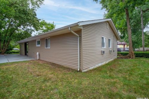 15 Campbell St, Amityville NY  11701-1817 exterior